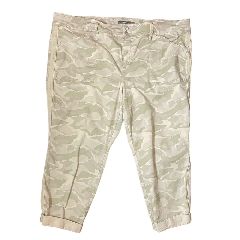 Torrid Crop Aviator Skinny Stretch‎ Twill Mid-Rise Pant In Camo